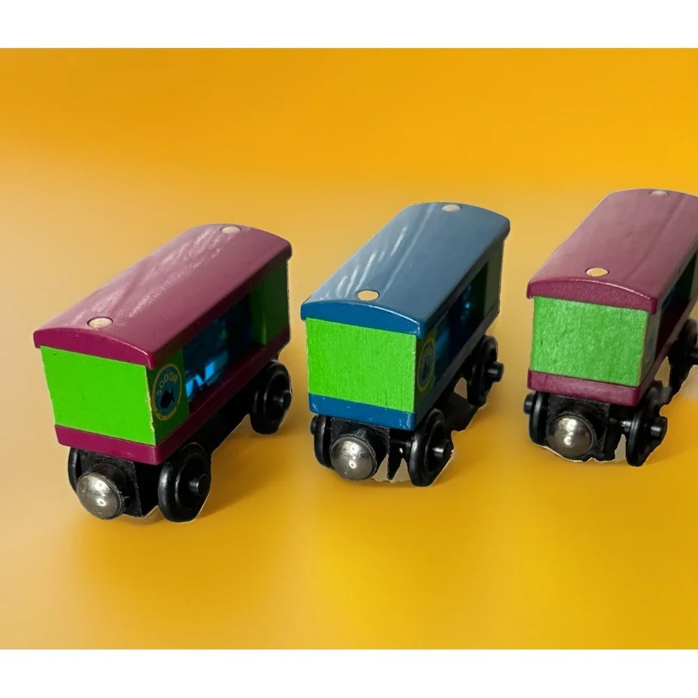 VTG Lot 3 Thomas Wooden Train Aquarium 2 Shark & 1 Octopus Car 2002 Tankers